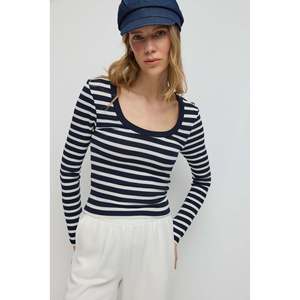 Chemise à manches longues à col en V rayée - Product Image 1