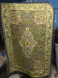 Tapis de décoration intérieure de qualité exportable en fil de Zari et pierre semi-précieuse pour l'approvisionnement mondial avec emballage personnalisé - Product Image 4