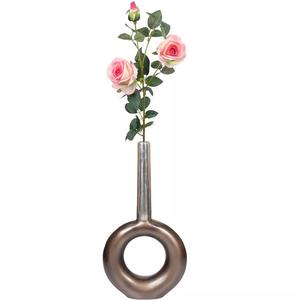 Descubra la colección Trendy Metal Flower Jases, el accesorio imprescindible para mantenerse a la vanguardia del jarrón de metal Curvo - Product Image 2