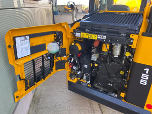 รถตักล้อยาง JCB 155 มือสองและใหม่ สำหรับงานก่อสร้างและจัดสวน พร้อมอุปกรณ์ขุดดินแบบ Auger Trencher มีขาย - Product Image 4