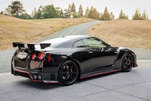 Nissan GT-R NISMO 2018 certifié propre et en bon état - Product Image 4