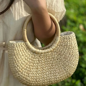 Sustainable Handbag Made in Vietnam Eco-Conscious Hyacinth Bag with Rustic <b>Charm</b> - Product Image 5