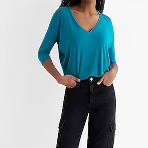 Camiseta en blanco de alta calidad con cuello en forma de V personalizada, camisas de Color liso, camiseta de talla grande de algodón 100% para mujer con logotipo personalizado 2024 - Product Image 4