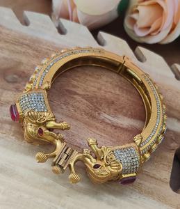 Bracelet Kada en laiton et AD ouvrable, motif éléphant, qualité supérieure, traditionnel indien, parfait pour les mariages, les tenues de soirée - Product Image 1