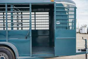 รถพ่วงเหล็กคุณภาพสูงสำหรับขนส่งสัตว์ปศุสัตว์ เช่น สุกร วัว ควาย แกะ พร้อมรั้วสำหรับจัดการปศุสัตว์ - Product Image 5