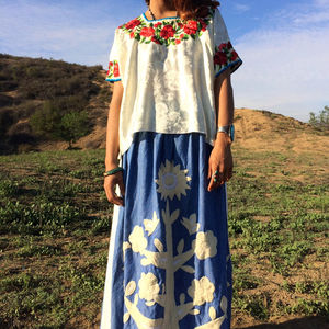 Top y Falda con Bordado a Mano del Árbol de la Vida, Arte Folclórico, 100% Algodón Jersey, Ecológico, Transpirable, Hecho a Mano en Rajasthan - Product Image 1