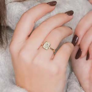 Anillo de oro macizo de 18K VS1 Anillo de brillo de diamante natural de corte esmeralda, anillo de diamante natural de oro amarillo para ella - Product Image 2