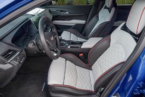 รถ Cadillac CT4-V Blackwing ปี 2023 เกียร์ธรรมดา 6 สปีด เครื่องยนต์ V6 ทวินเทอร์โบ 472 แรงม้า สี Wave Metallic ไม่ได้ดัดแปลง พร้อมกล้อง - Product Image 3