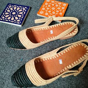 Vente en gros de pantoufles et sandales marocaines en raphia faites à la main, chaussures tissées écologiques pour femmes et hommes, fournisseur direct de commandes en gros - Product Image 1