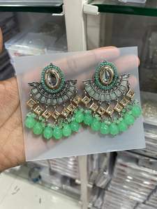 INDIEN DERNIÈRE TRADITIONNELLE KUNDAN HAUTE PLAQUÉ OR AVEC PERLE DESIGNER BELLE FANTAISIE KUNDAN BOUCLES D'OREILLES ENSEMBLE POUR FEMMES ET FILLES - Product Image 3