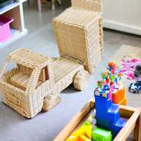 Prix de gros artisans rotin enfants camping-car rotin jouets voiture jouet durable enfants bambin semblant jouer décoration de chambre d'enfant