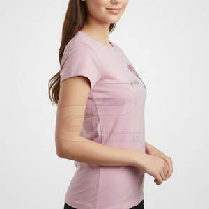 Camiseta de regalo para el Día de la Madre con tela de algodón suave y diseño inspirado en las tendencias. - Product Image 5