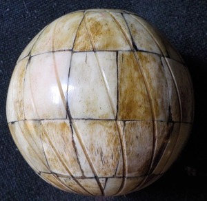 Modern Indian Style Decorative Resin Bone Inlay <b>Balls</b> Set Great for Home Decor Art Display <b>Moon</b> Shape Vase for Wholesale - Product Image 1