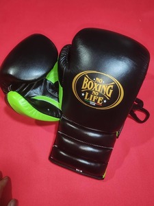 ถุงมือมวยหนังวัว100% คุณภาพระดับพรีเมียม, ถุงมือชกมวยไร้โลโก้ออกแบบได้ตามต้องการ - Product Image 2