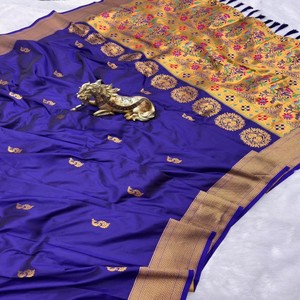Sari de Seda Paithani VASTRA COTTAGE con Zari Dorado, Pallu Meenakari Tejido con Diseño de Pavo Real, Borde Tradicional y Blusa a Juego - Product Image 1