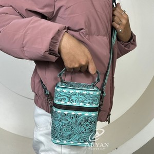 กระเป๋าเครื่องสำอางหนังลายดอกไม้สุดหรู ดีไซน์ทันสมัย ปี 2025 สำหรับผู้หญิง สะพายข้าง ใส่เครื่องสำอาง จัดระเบียบอุปกรณ์ความงาม - Product Image 1