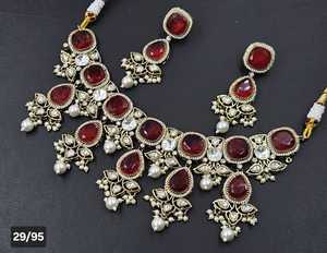 ชุดสร้อยคอและต่างหูชุบทองคุณภาพพรีเมี่ยมพร้อม kundan เครื่องประดับดีไซน์เนอร์ทรงสี่เหลี่ยมสำหรับผู้หญิงเหมาะสำหรับให้เป็นของขวัญ - Product Image 1