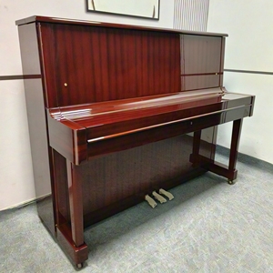 Piano Vertical Yamaha W108BS Rojo Japonés de Segunda Mano, Color Caoba, Acción Suave y Estética Clásica - Product Image 6