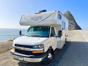 Autocaravana de lujo Coach Men C ross Trail 23XG blanca de 2022 para 4-6 personas, Euro 5, piso acrílico de 2.35m, microondas. - Product Image 6