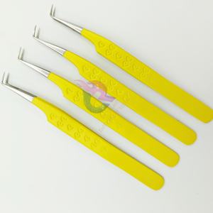 Pinzas de pestañas de 90 grados delgadas de acero inoxidable con mango de corazón de Color amarillo con logotipo personalizado para un agarre perfecto - Product Image 3