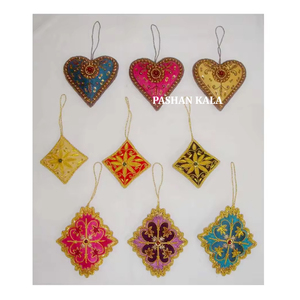 Bonitos adornos colgantes, muchas formas con bordado Zari y cuentas trabajadas, atractivos, muchos colores para fines de decoración - Product Image 1