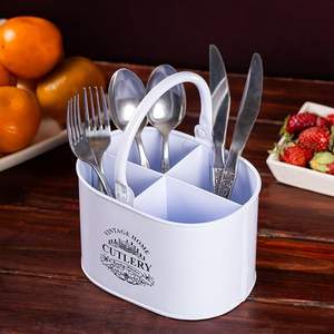 Elegante soporte para cubiertos de metal rústico con acabado pulido, ideal para casas tradicionales y auténtico diseño de interiores de granja - Product Image 2