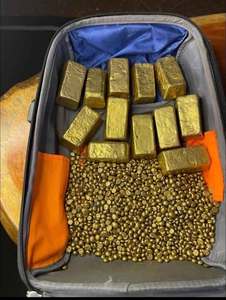 Organizador de Joyas Rectangular con Diseño Sencillo y Patrón Sólido en Forma de Barra de Oro en Venta - Product Image 3