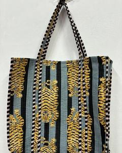 กระเป๋าผ้าควิลท์ทำด้วยมือแนวอินเดียนขนาดใหญ่กระเป๋าสะพายไหล่ของผู้หญิงผ้าคอตตอนพิมพ์ลายเสือใหม่สำหรับฤดูร้อนฤดูใบไม้ร่วงฤดูหนาว - Product Image 2