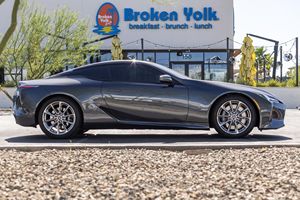 Lexus LC 500 2018 Usado en Buen Estado, Paquete Deportivo con Techo de Carbono, Motor V8 de 5.0 Litros, Interior Rojo R-ioja - Product Image 3