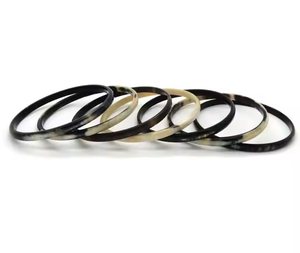 Brazalete de cuerno de búfalo natural Brazalete Blanco y negro con brazalete de cuerno hecho a mano por artesanía de media luna - Product Image 1