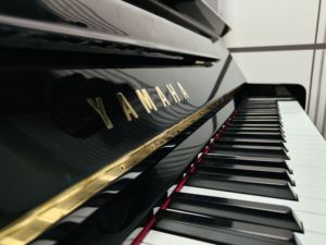 Piano vertical Yamahas U3A usado calidad japonesa rendimiento profesional escenario listo claro sonido potente - Product Image 6