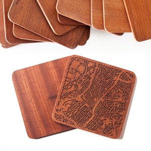 Posavasos de madera cuadrado de estilo clásico hecho a mano Color de madera natural Cuatro calidad resistente para el hogar Hotel o uso de regalo - Product Image 1