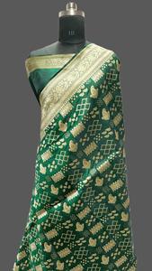 Fabriqué sur mesure dans d'incroyables tissus et saris de soie brocart de couleur violette idéal pour les créateurs de mode et les magasins de mode pour la revente - Product Image 5