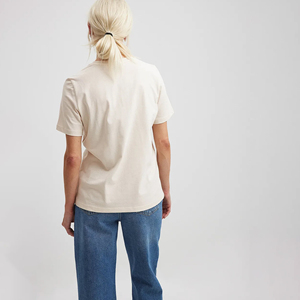 T-shirts pour femmes de qualité supérieure 100% coton, doux et confortable, col rond, respirant, logo personnalisé, t-shirt imprimé graphique, vente en gros - Product Image 3