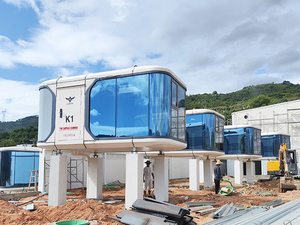 Capsule spatiale de glamping tropicale haut de gamme, pod imperméable, maison de plage préfabriquée de luxe - Product Image 4