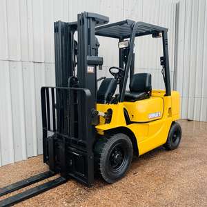 Chariot élévateur diesel CAT DP25K en parfait état, chariot à palettes motorisé pour les magasins de détail et les ateliers de réparation de machines - Product Image 2