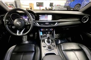 Alfa Romeo Stelvio Ti 2023, moteur 2,0 L 4 cylindres, transmission intégrale (AWD), boîte automatique, essence, SUV/crossover. - Product Image 4