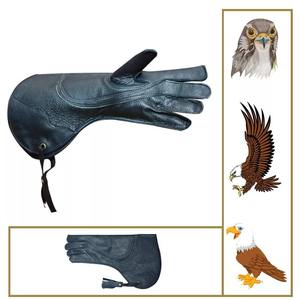 100% Gants de fauconnerie en cuir de vachette Accessoires de chasse personnalisés avec logo de broderie d'aigle et conception de piège à animaux Hawk - Product Image 6