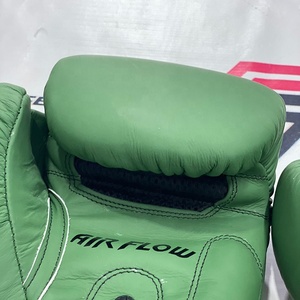 Gants de boxe Muay Thai personnalisés OEM Twins en cuir de vache véritable vert mat, gants de sparring professionnels MMA - Product Image 6