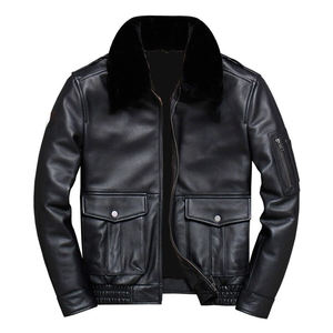 Chaqueta Bomber de cuero negro Premium con cuello de piel suave y bolsillos delanteros diseñados para la comodidad de estilo clásico y el calor del invierno - Product Image 1