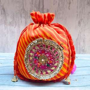 Handgemaakte Rajasthani stijl dames tas van katoen met multicolor leheriya print, trekkoord, etnische bruiloft tas - Product Image 4