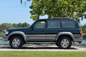 OFFRE SPÉCIALE - LANDCRUISERS 4x4 SUV 1996 - 4,5 LITRES - 6 CYLINDRES - 4x4 PERMANENT - EN PARFAIT ÉTAT DE FONCTIONNEMENT - PROPRE ET EN EXCELLENT ÉTAT - MEILLEURE OFFRE - Product Image 5
