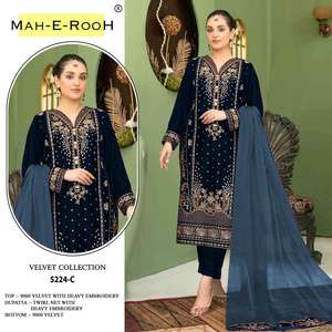 Elegante traje Salwar de terciopelo para mujer con bordado impresionante y trabajo de secuencia perfecto para fiestas festivas y ocasiones especiales - Product Image 4