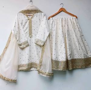 Top-Kurti y Dupatta de seda de diseñador para fiestas con características reversibles y elásticas - Product Image 3