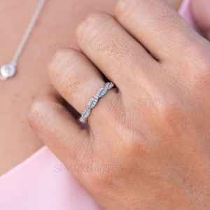 Anillo de Compromiso Clásico de Oro de 14K con Zirconia Cúbica con Engaste Pavé Trenzado de Moda, Certificado por GIA, Anillo de Aniversario de Media Eternidad - Product Image 5