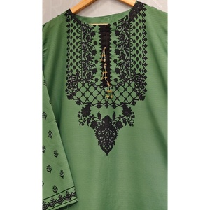 Traje de Satén de Dos Piezas FUSION Long Length SL00248, Manga Tres Cuartos, Atuendo de Otoño con Diseño de Dos Piezas, Talla 2XL - Product Image 3