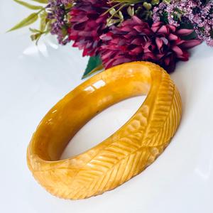 Bracelet gravé à la main, bracelet en ambre baltique naturel, couleur jaune d'œuf - Product Image 2