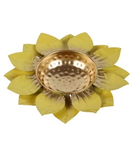 Porte-bougie en métal de haute qualité Urli Bowl et lanternes bougeoirs pour la décoration intérieure pour Diwali et d'autres festivals - Product Image 2