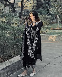 Top Georgette pesado de diseñador con hermoso pantalón completamente bordado Tela de alta calidad (completamente cosido) Vestido multiusos - Product Image 2