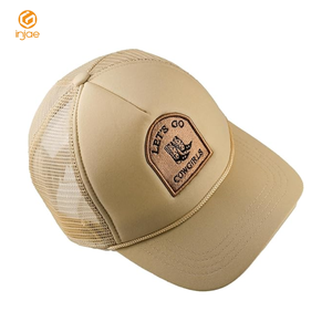 Casquettes à la mode en mousse de polyester Chapeaux de camionneur de conception de corde personnalisés à 5 panneaux Patch tissé Logo Casquettes de camionneur unisexes structurées - Product Image 4